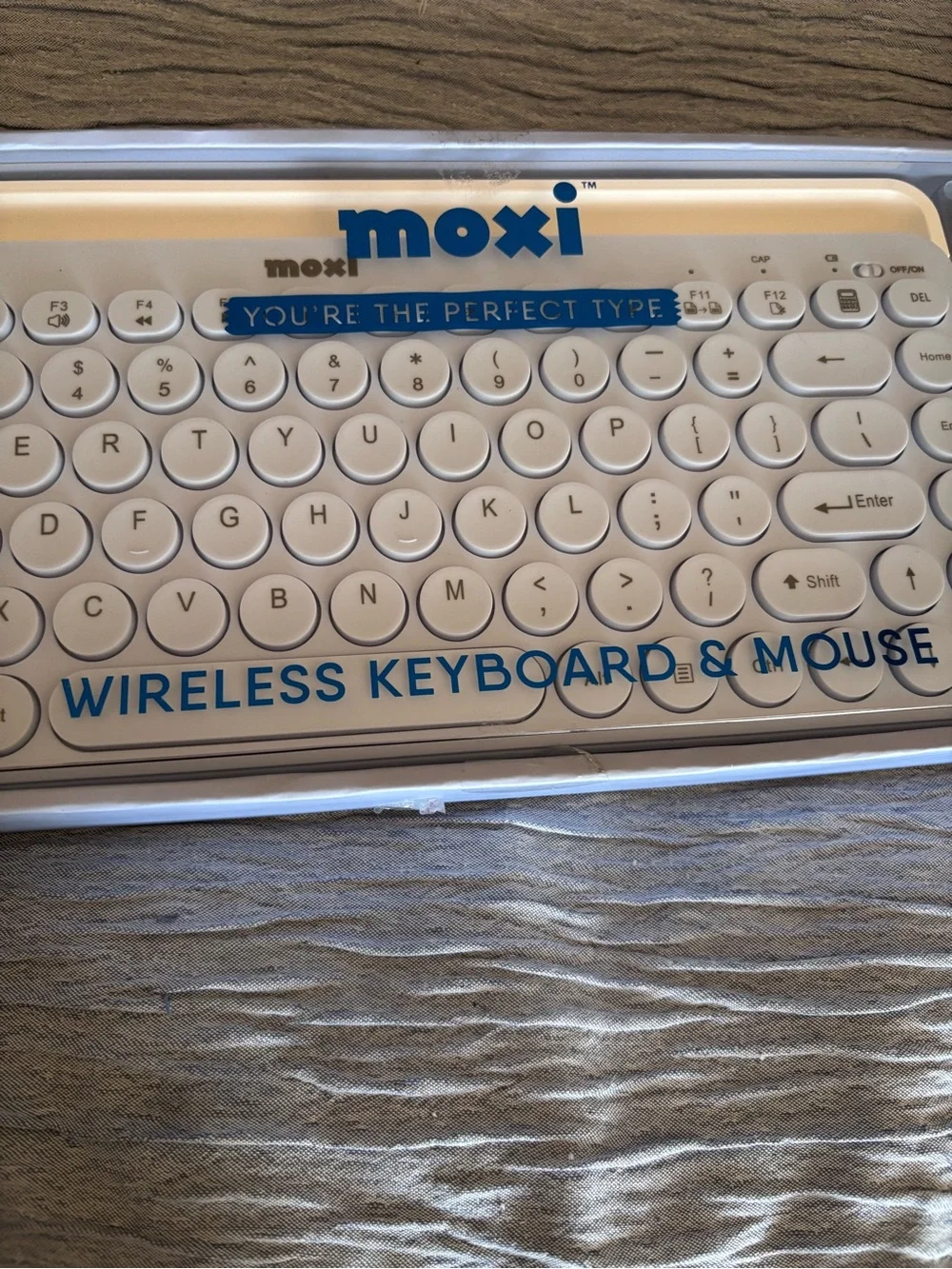 Moxi Wireless Keyboard & Mouse Set - White
